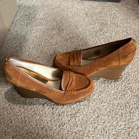 Michael Kors suede wedge size 8 - Picture 2 of 5
